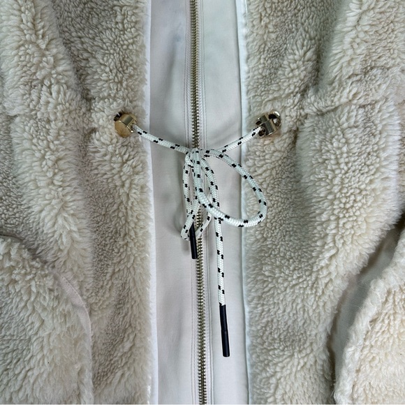 VARLEY Perry Cream Furry Teddy Vest SZ S - Picture 9 of 11